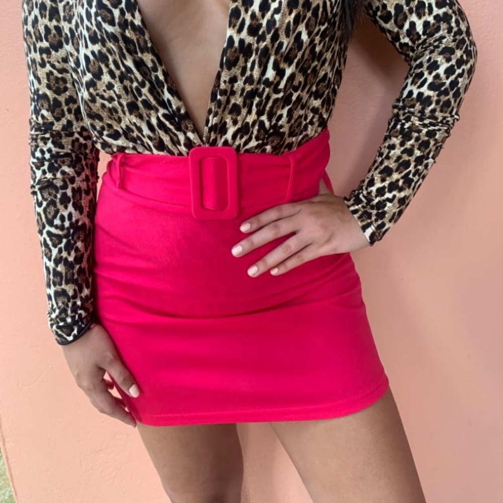 Vibrant fuscia belted skirt💗